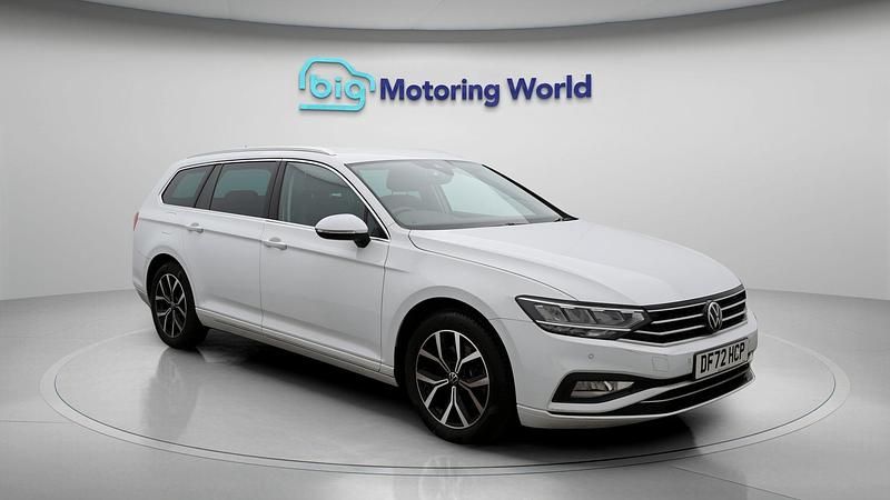 White Used 2023 VW Passat SEL Estate | £19,642 (Fair price) - Image 1/4