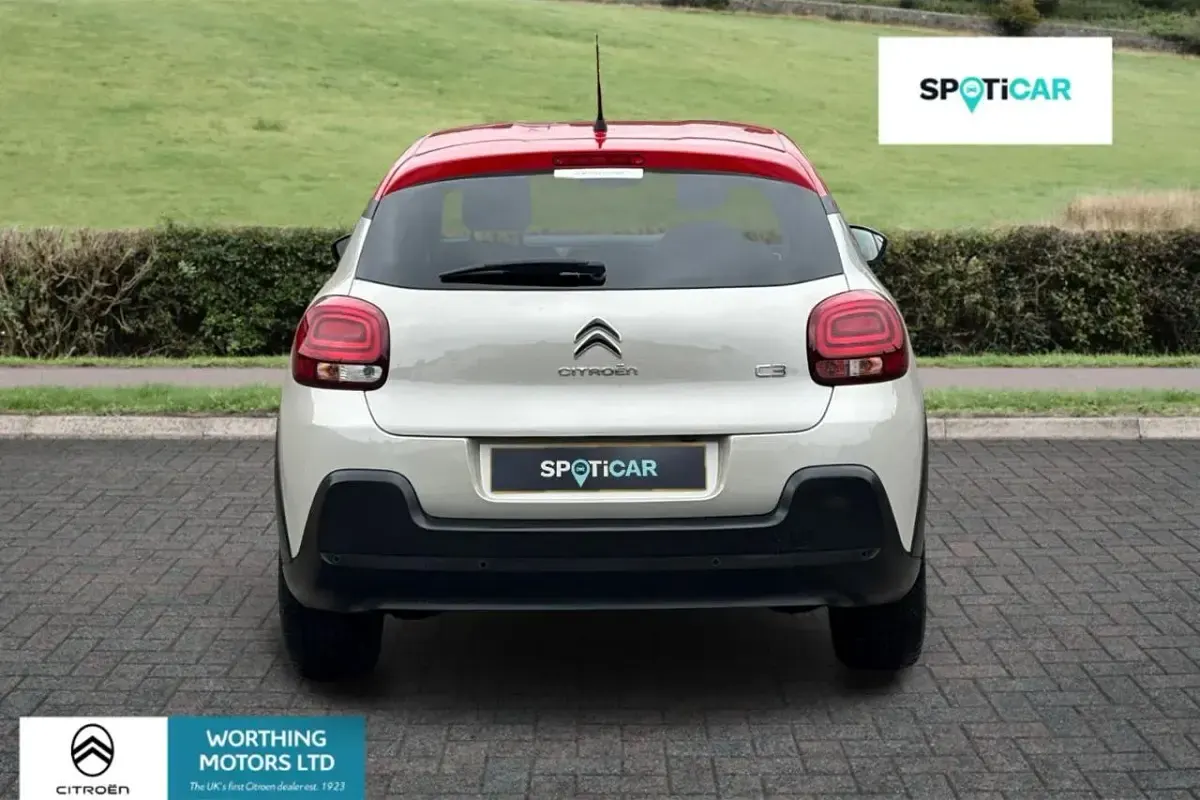Używany Citroën C3 PureTech 108 KM (79 kW) 2023 Brązowy Hatchback