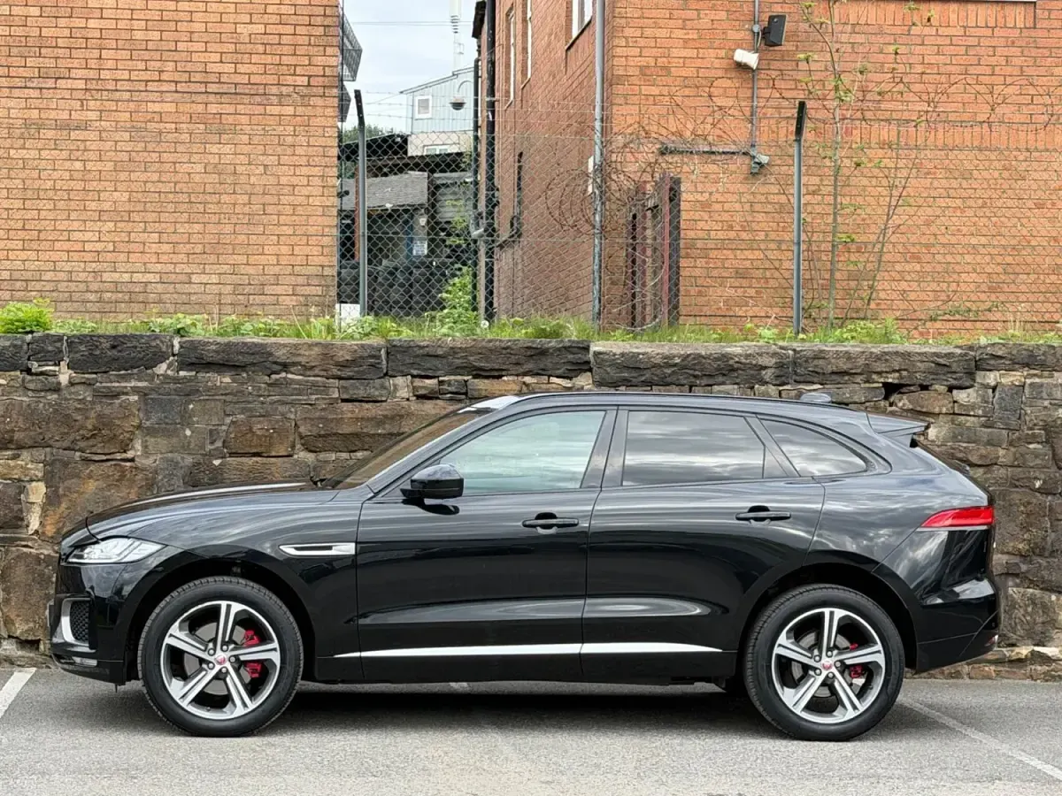 Usado Jaguar F-Pace Supercharged 381 HP (280 kW) 2018 Preto SUV