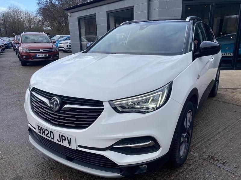 Used Vauxhall Grandland X SRi 130 HP (95 kW) 2020 White SUV