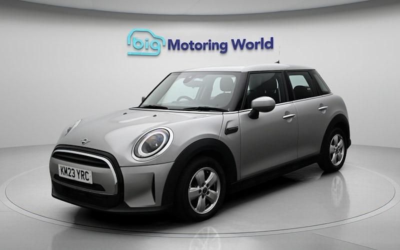 Usado Mini Cooper Classic 136 CV (100 kW) 2022 Plateado Utilitario