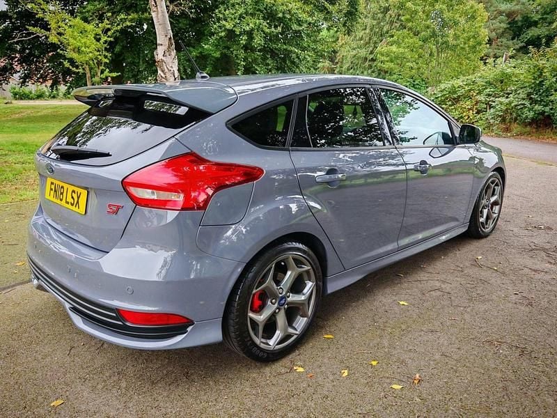 Used Ford Focus ST 185 HP (136 kW) 2018 Grey Hatchback