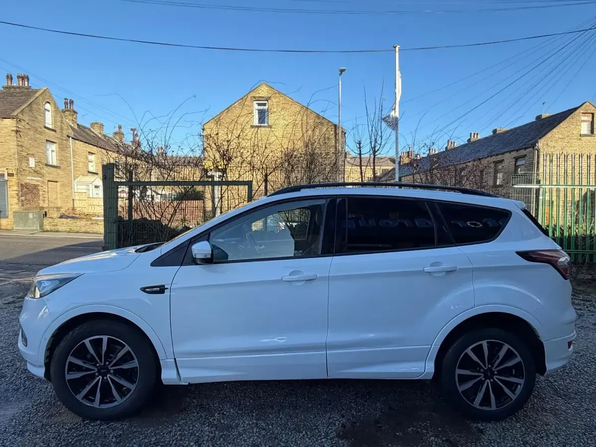 Usado Ford Kuga ST-Line 120 CV (88 kW) 2019 Blanco SUV