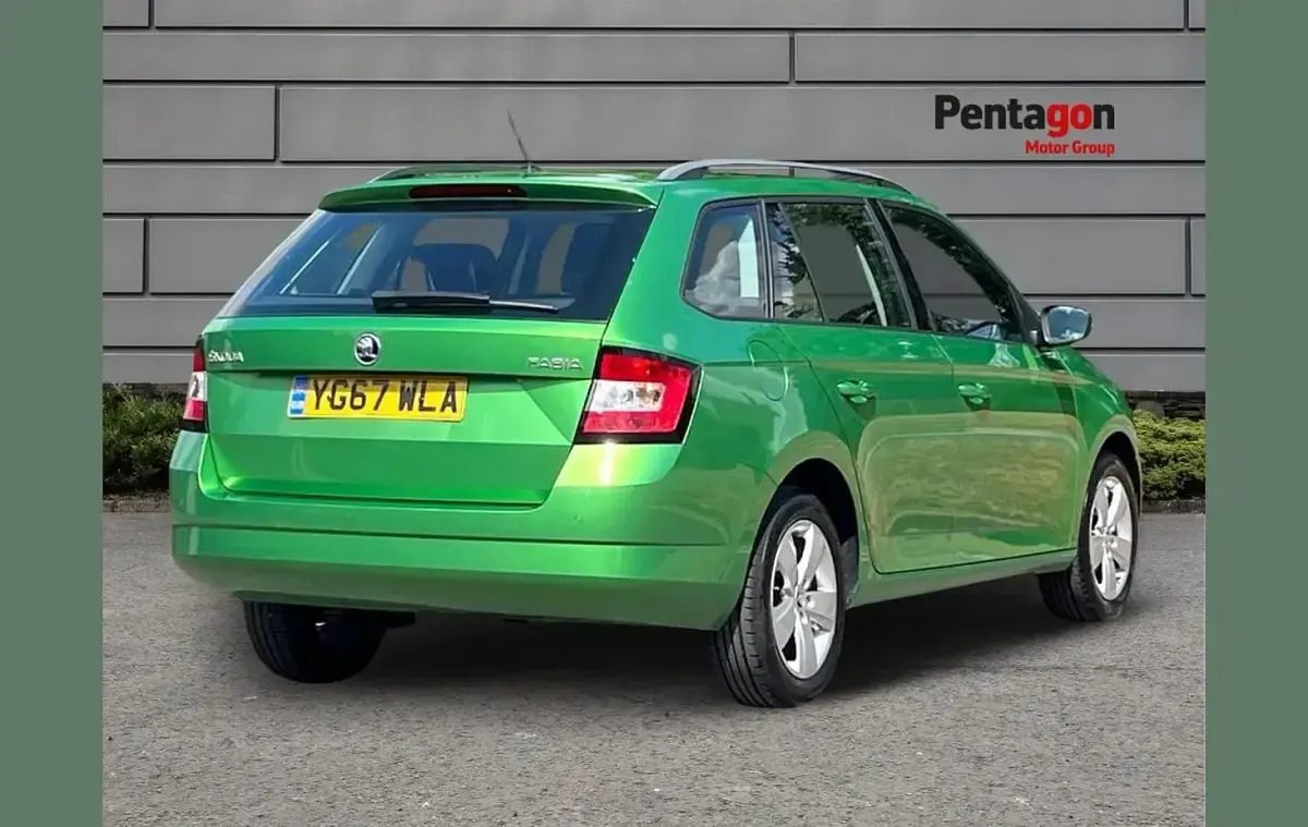 Used Skoda Fabia SE 94 HP (69 kW) 2017 Green Estate