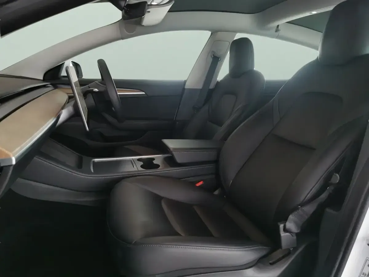 Used Tesla Model 3 RWD 208 kW (283 HP) 2021 White Sedan