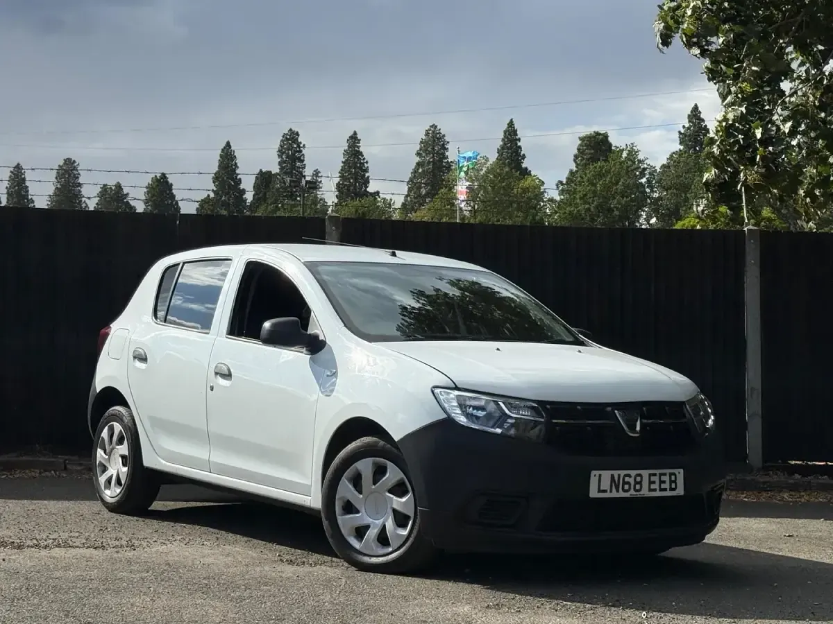 Used Dacia Sandero Acces 2018 White Hatchback