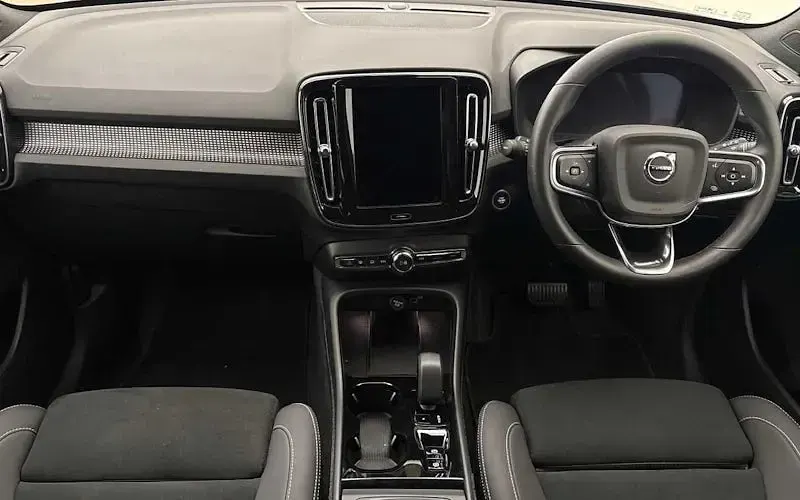 Used Volvo XC40 Plus 163 HP (119 kW) 2027 Silver SUV
