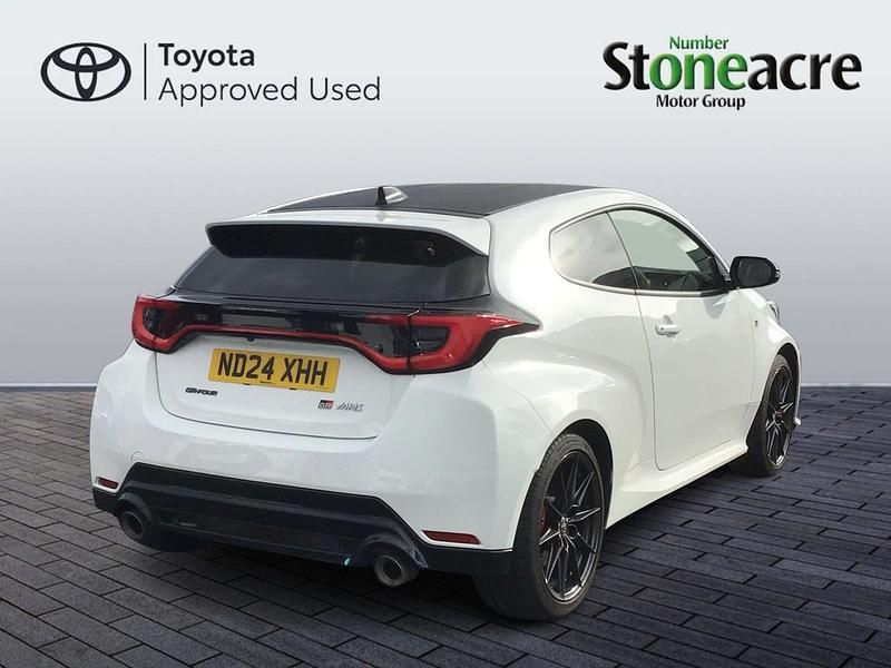 Used Toyota Yaris 2024 White Hatchback