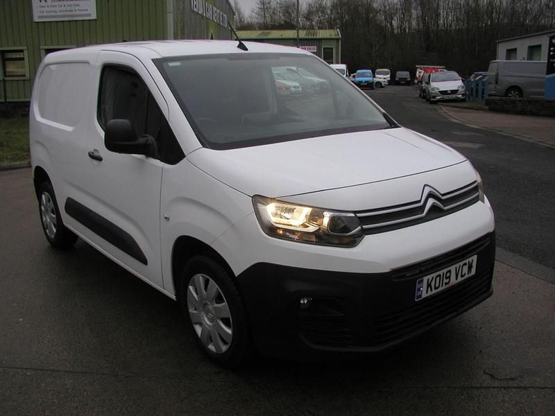 Used Citroën Berlingo 100 HP (73 kW) 2019 White MPV