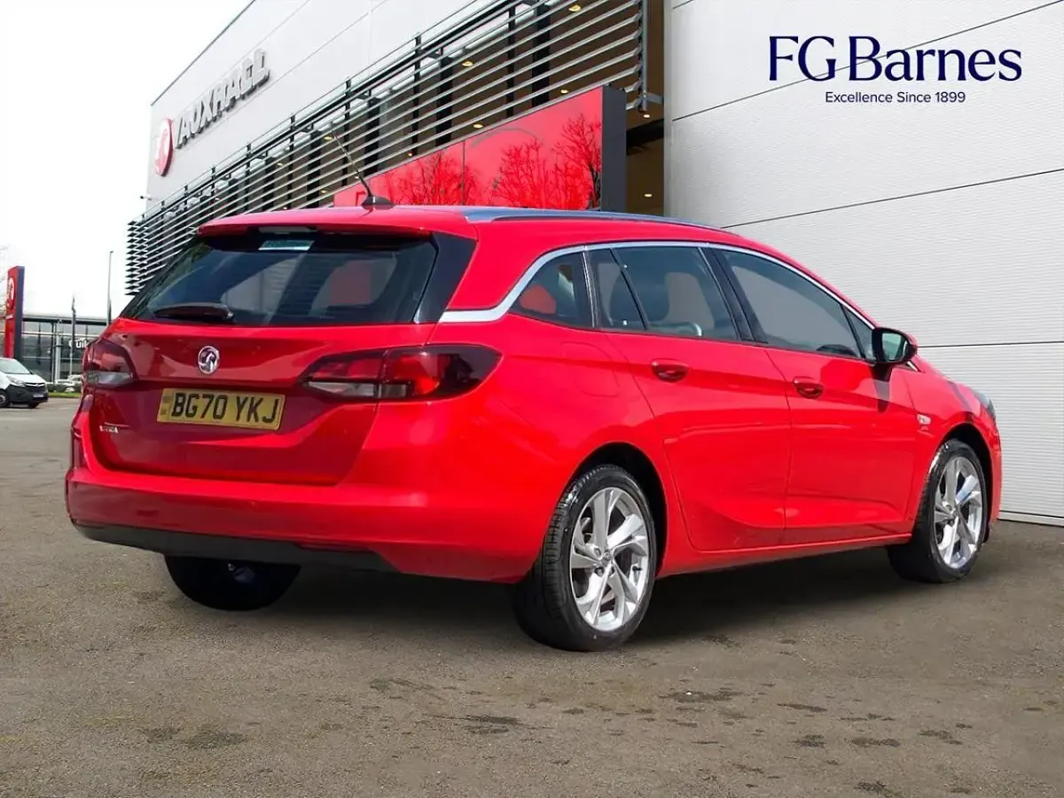 Used Vauxhall Astra SRi 143 HP (105 kW) 2020 Red Estate