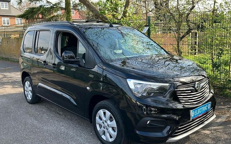 Used 2023 Vauxhall Combo Ultimate MPV | £15,935 (A bit pricey) - Image 1/3