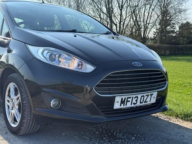 Used Ford Fiesta Zetec 82 HP (60 kW) 2013 Black Hatchback