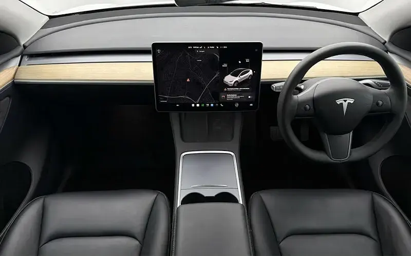 Used Tesla Model Y Standard Range 219 kW (299 HP) 2023 White SUV