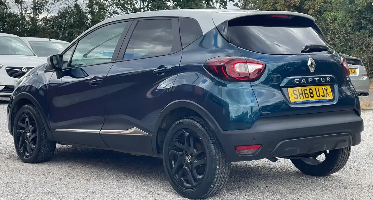 Used Renault Captur Iconic 90 HP (66 kW) 2018 Blue/silver SUV