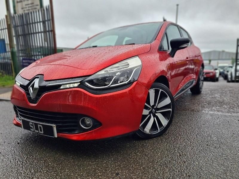 Used Renault Clio IV Dynamique 90 HP (66 kW) 2013 Red Hatchback