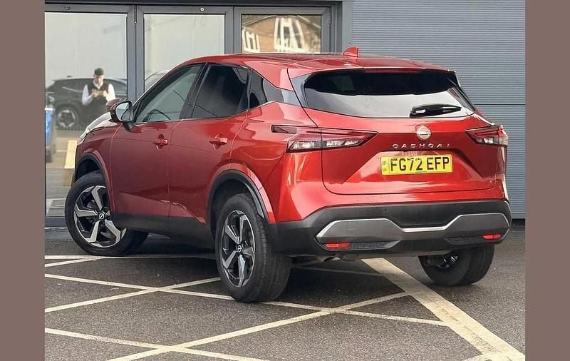 Used Nissan Qashqai N-Connecta 156 HP (114 kW) 2022 Red SUV