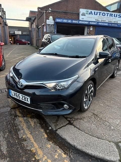 Used Toyota Auris Hybrid Design 136 HP (100 kW) 2016 Grey Hatchback