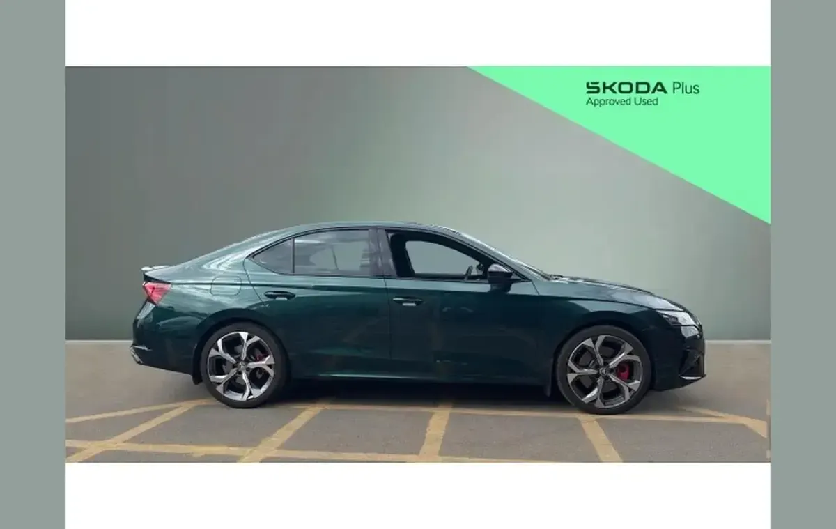Used Skoda Octavia vRS 265 HP (194 kW) 2025 Green Hatchback