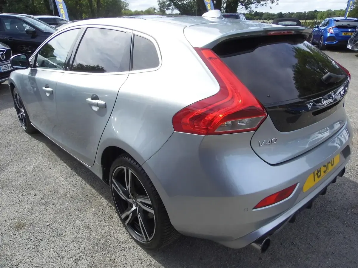 Used Volvo V40 R-Design Pro 150 HP (110 kW) 2017 Silver Hatchback