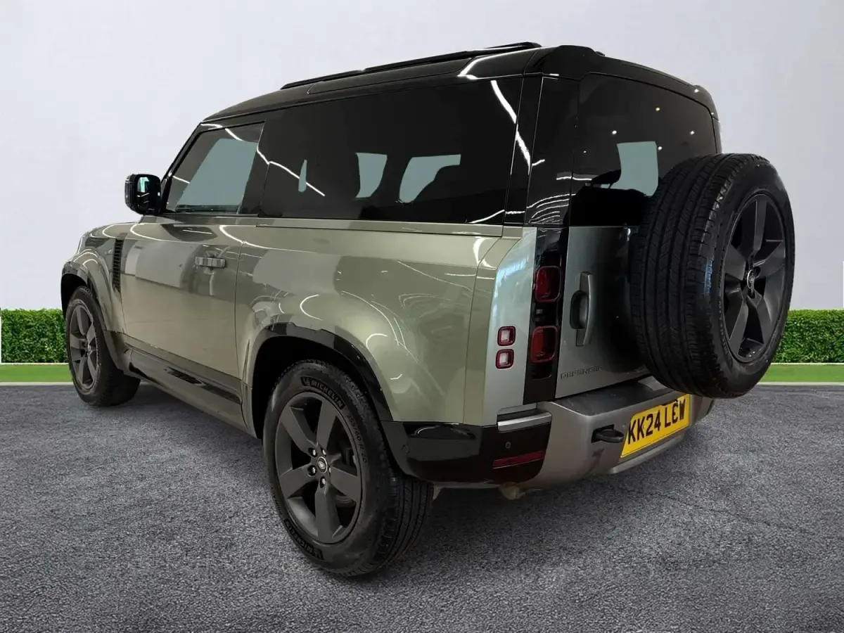 Second-hand Land Rover Defender HSE Dynamic 2024 Verde SUV