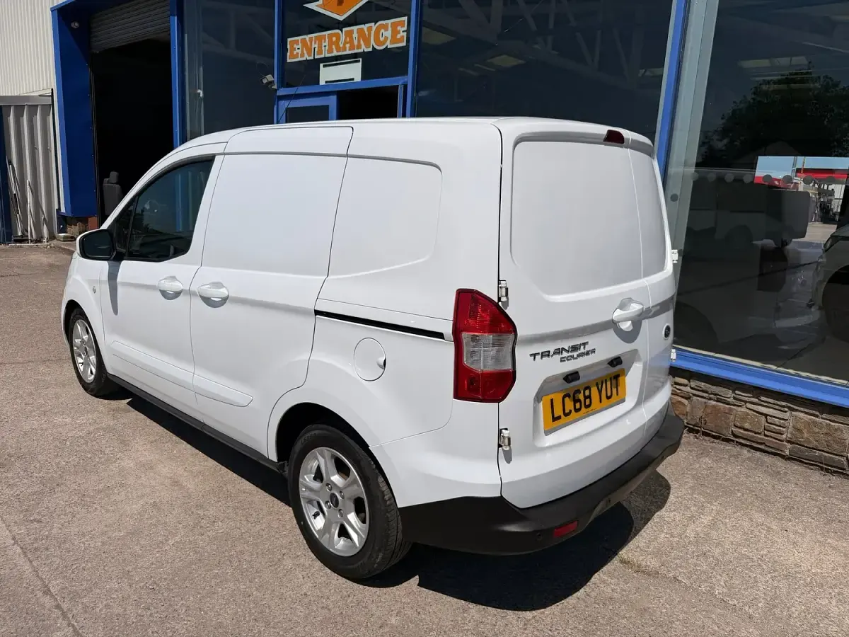 Used Ford Transit Limited 100 HP (73 kW) 2019 White Van