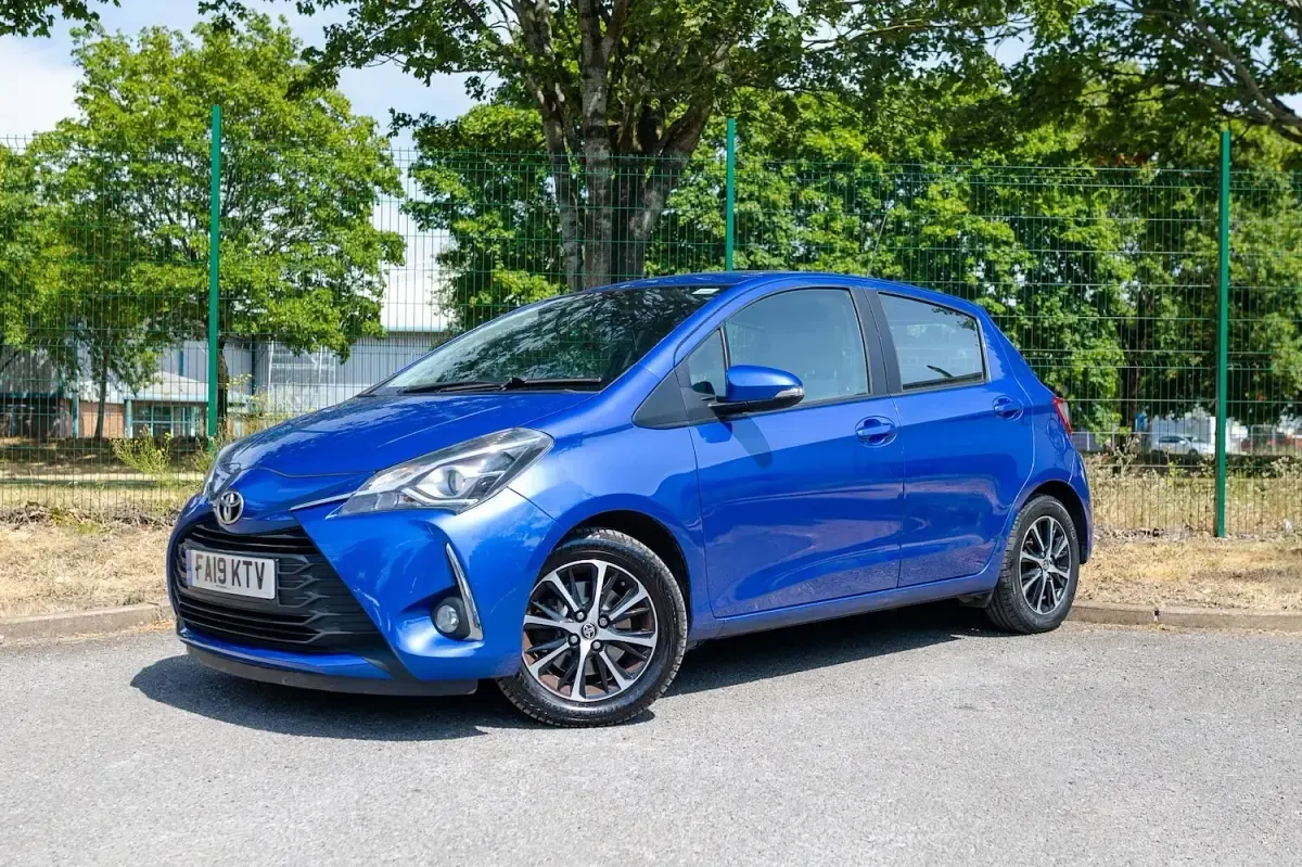 Used Toyota Yaris 111 HP (81 kW) 2019 Blue Hatchback