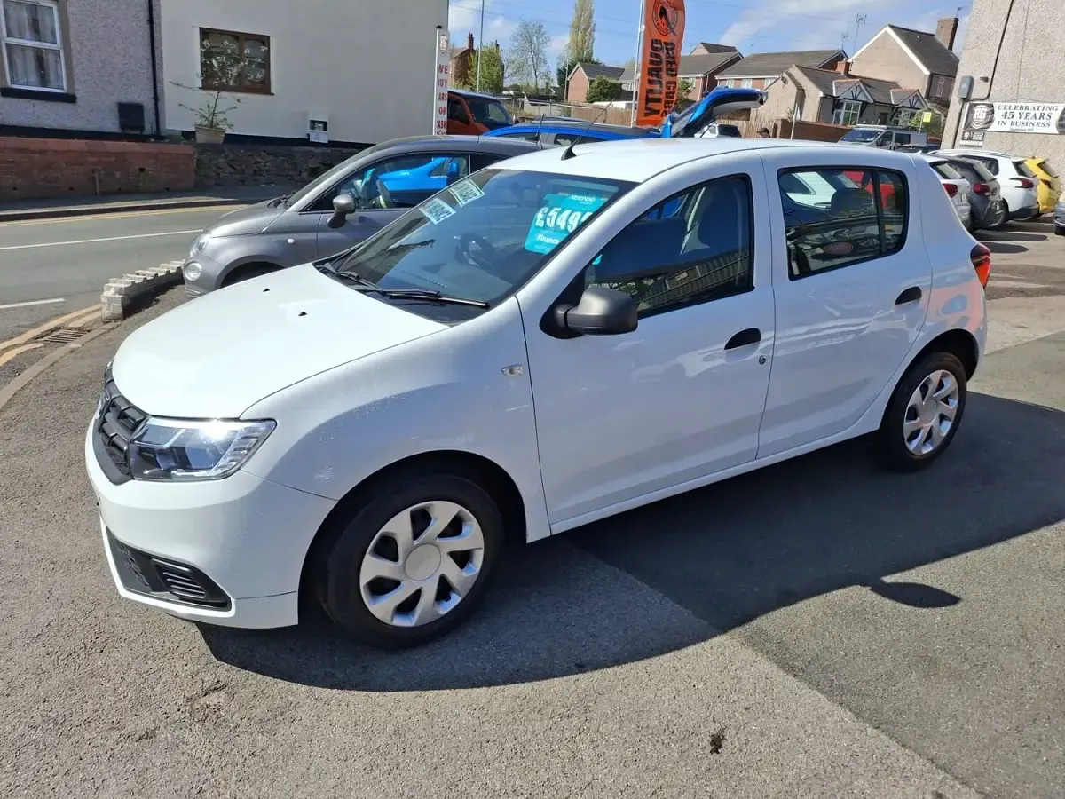Begagnad Dacia Sandero Essentiel 90 HK (66 kW) 2018 Vit Halvkombi