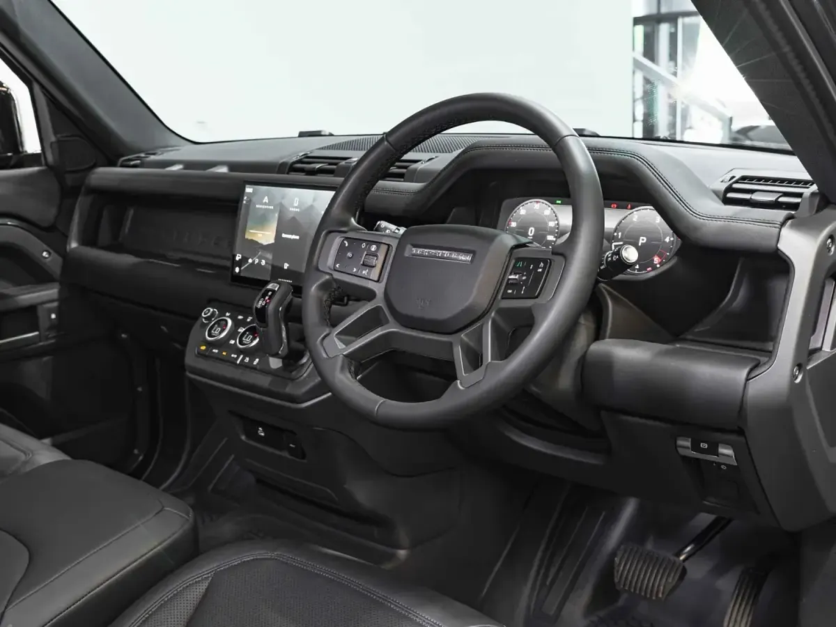 Used Land Rover Defender SE Dynamic 2025 Grey SUV