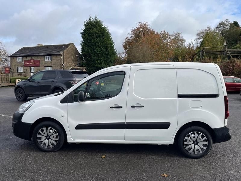 Used Peugeot Partner 2017 White MPV