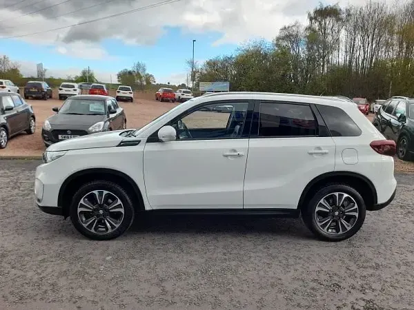 Używany Suzuki Vitara SZ5 129 KM (94 kW) 2022 Biały SUV