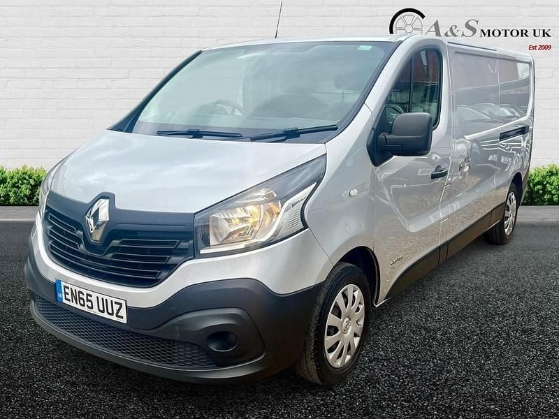 Used Renault Trafic Business 113 HP (83 kW) 2016 Silver MPV