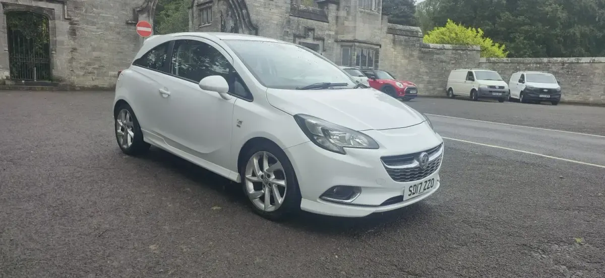 Used Vauxhall Corsa SRi 75 HP (55 kW) 2017 White Hatchback