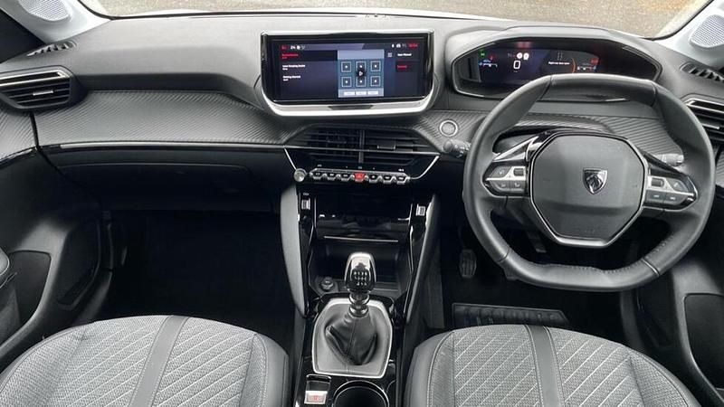 Used Peugeot 208 Allure 99 HP (72 kW) 2025 White Hatchback