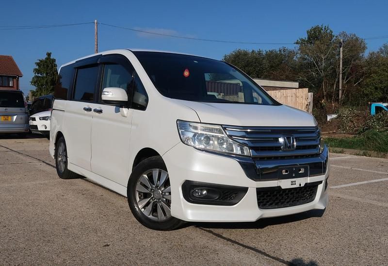 White Used 2012 Honda Stepwgn MPV | £10,995 (Fair price) - Image 1/4