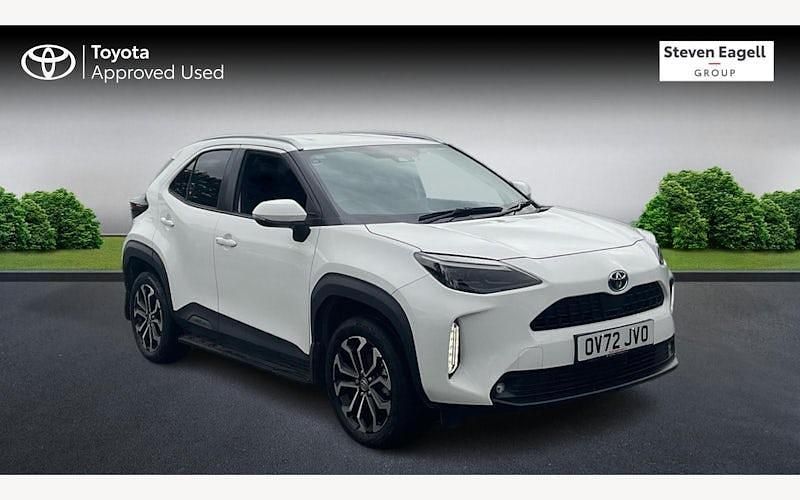 Used 2025 Toyota Yaris Hybrid Design Estate | £20,400 (Good price) - Image 1/3