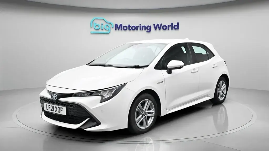 Second-hand Toyota Corolla 122 CP (89 kW) 2021 Alb Hatchback