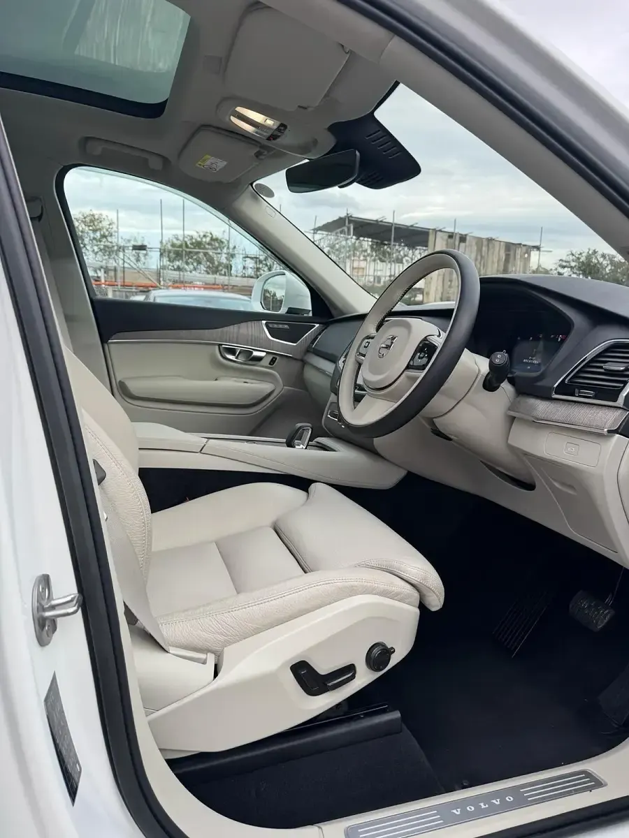 Used Volvo XC90 Plus 250 HP (183 kW) 2023 White SUV