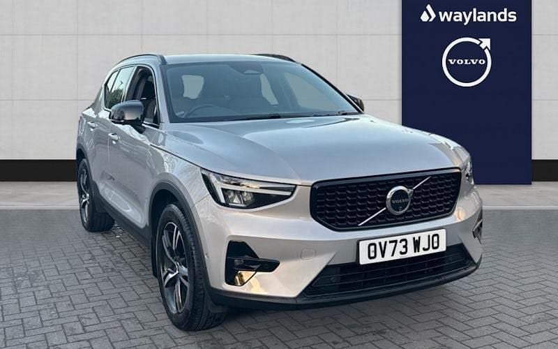Used 2025 Volvo XC40 Plus SUV | £26,940 (Good price) - Image 1/4