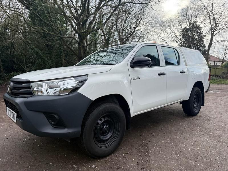Used Toyota HiLux Active 150 HP (110 kW) 2020 White Pickup