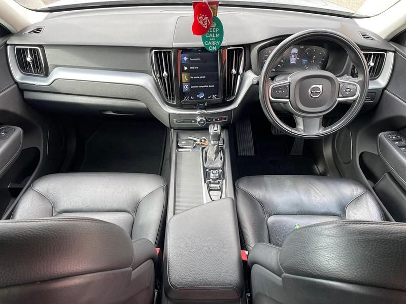 Used Volvo XC60 Momentum 2018 Silver SUV