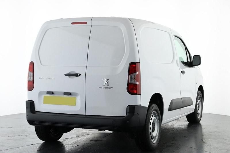 Used Peugeot Partner Premium 2023 White MPV