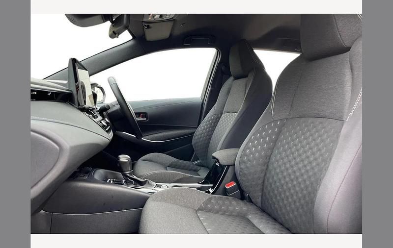 Used Toyota Corolla Sport 140 HP (102 kW) 2025 Red Estate