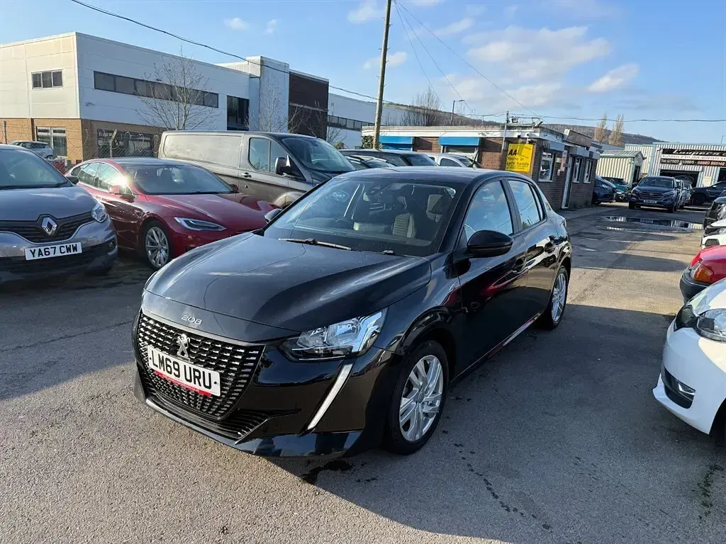 Used Peugeot 208 Active 100 HP (73 kW) 2020 Black Hatchback