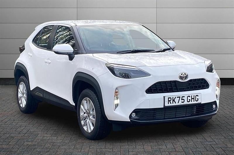 Pure white New 2025 Toyota Yaris Cross SUV | £24,252 (Good price) - Image 1/3