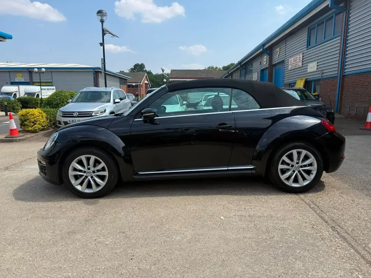 Used VW Beetle Design 105 HP (77 kW) 2017 Black Hatchback