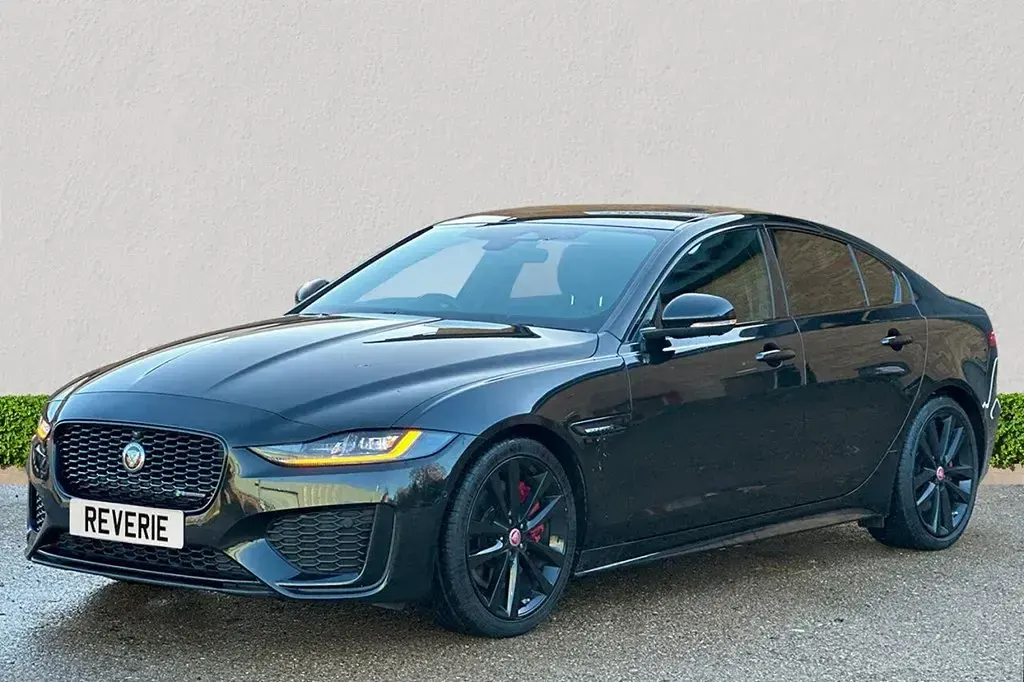 Usado Jaguar XE R-Dynamic 204 HP (150 kW) 2021 Preto Sedan