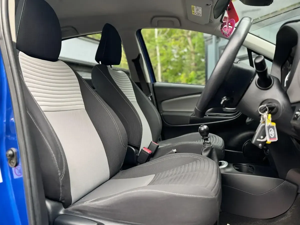 Begagnad Toyota Yaris 2017 Blå Halvkombi