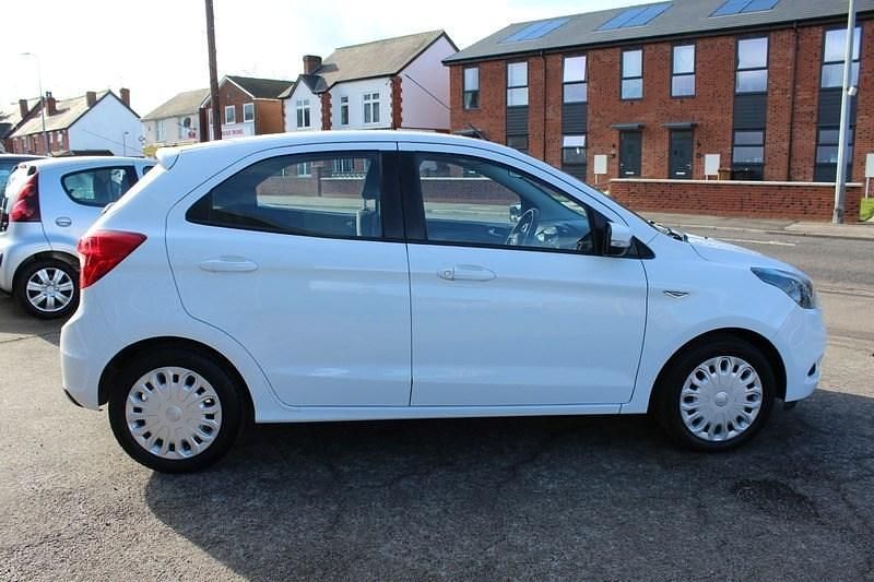 Used Ford Ka Plus Studio 70 HP (51 kW) 2017 White Hatchback