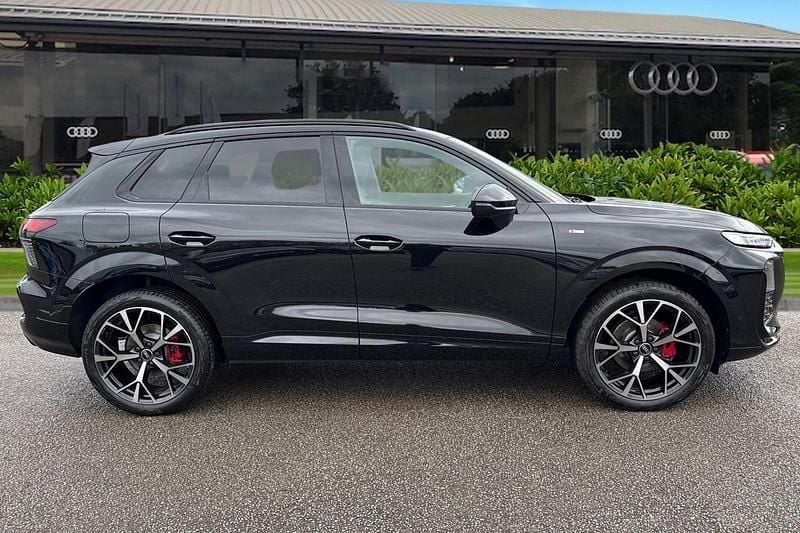 New Audi Q3 Comfort 2026 Black SUV