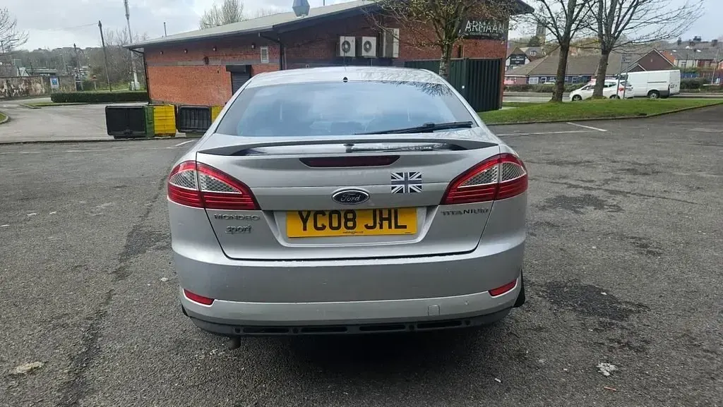 Usado Ford Mondeo Titanium 143 CV (105 kW) 2008 Plateado Utilitario